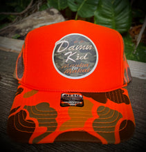 Load image into Gallery viewer, Circle Design Trucker Hats