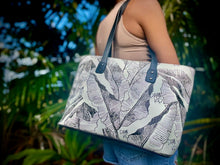 Load image into Gallery viewer, Large Tote Hand Bags